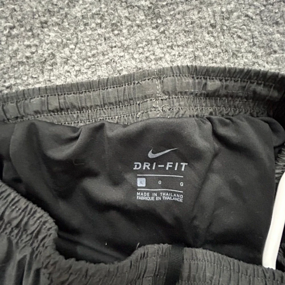 Nike Shorts Womens Size L Gray Dri-Fit Running Athletic Lightweight Breathable